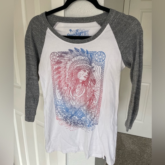 Light weight raglan tee! - Picture 1 of 3